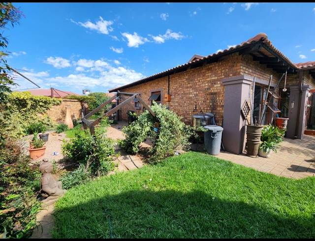 2 BEDROOM PROPERTY TO RENT IN BRENTWOOD PARK